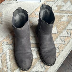 Grey ugg boots women’s 9.5